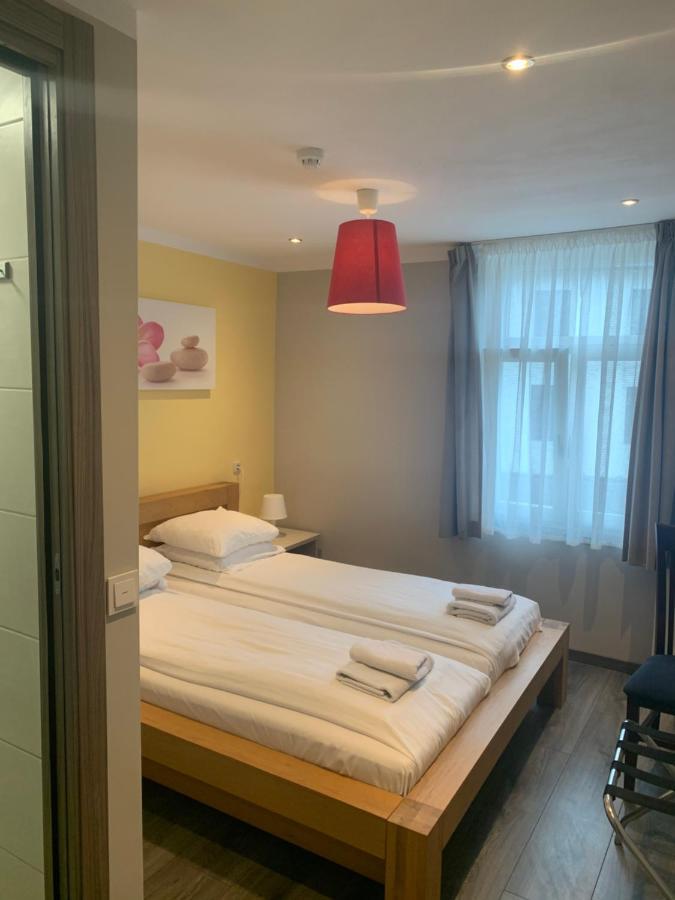 Hotel Restaurant La Piazza Valkenburg aan de Geul ภายนอก รูปภาพ