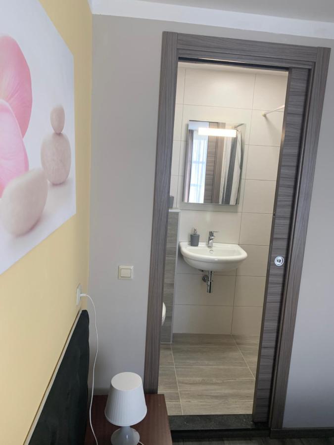 Hotel Restaurant La Piazza Valkenburg aan de Geul ภายนอก รูปภาพ