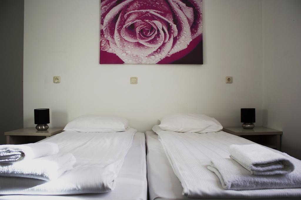 Hotel Restaurant La Piazza Valkenburg aan de Geul ห้อง รูปภาพ