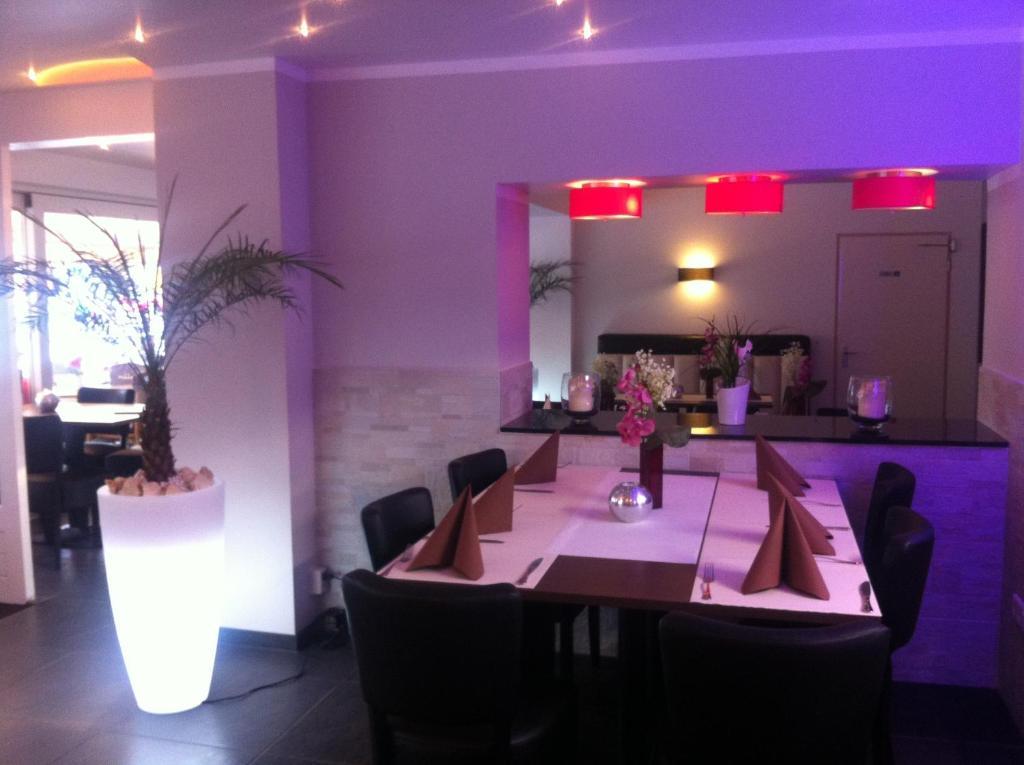 Hotel Restaurant La Piazza Valkenburg aan de Geul ภายนอก รูปภาพ