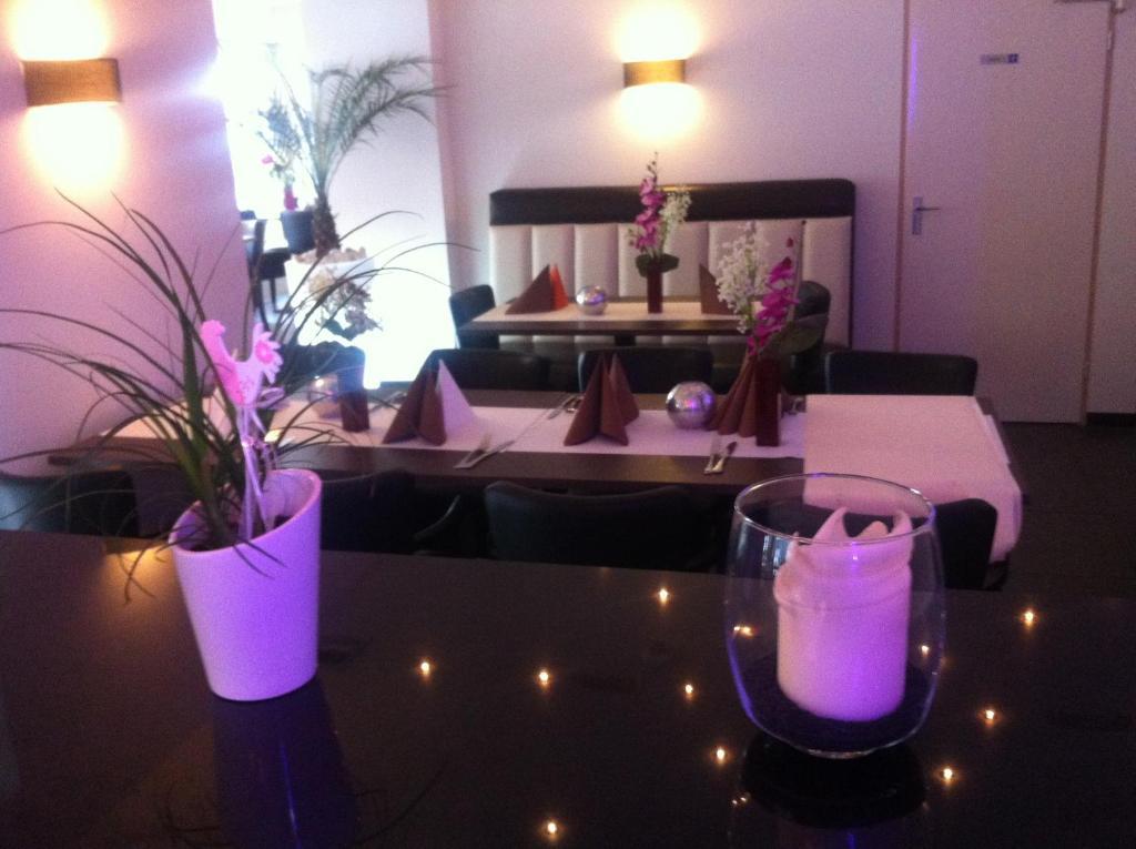 Hotel Restaurant La Piazza Valkenburg aan de Geul ภายนอก รูปภาพ