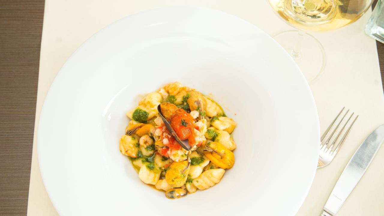 Hotel Restaurant La Piazza Valkenburg aan de Geul ภายนอก รูปภาพ