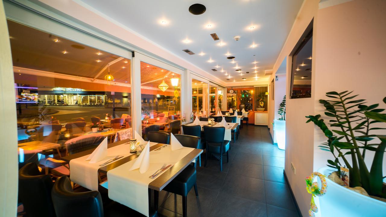 Hotel Restaurant La Piazza Valkenburg aan de Geul ภายนอก รูปภาพ