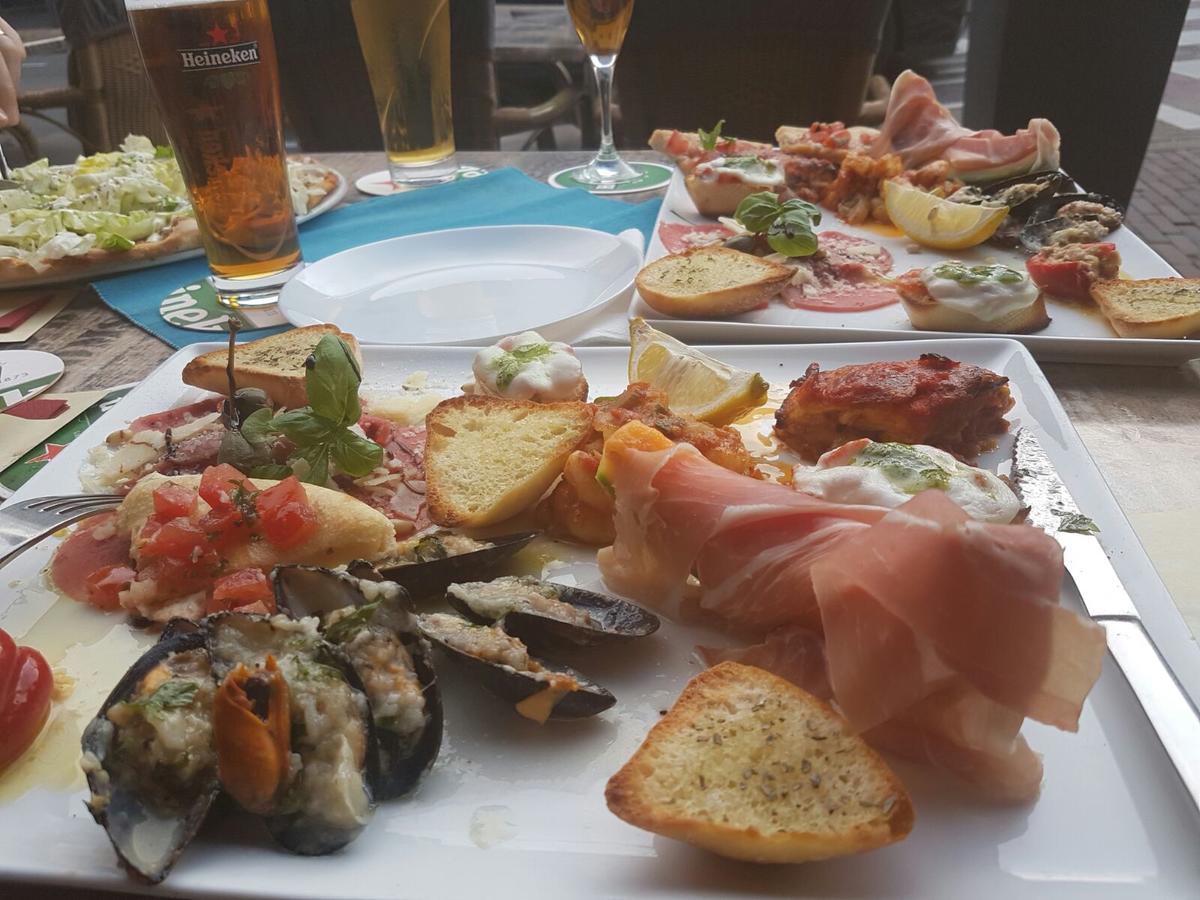 Hotel Restaurant La Piazza Valkenburg aan de Geul ภายนอก รูปภาพ