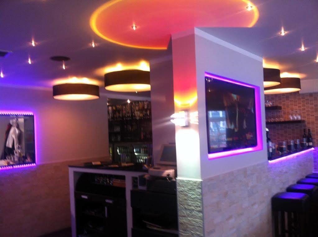 Hotel Restaurant La Piazza Valkenburg aan de Geul ภายนอก รูปภาพ