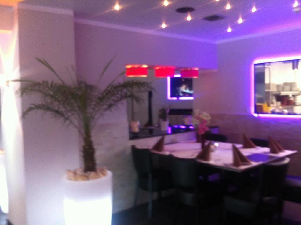Hotel Restaurant La Piazza Valkenburg aan de Geul ภายนอก รูปภาพ
